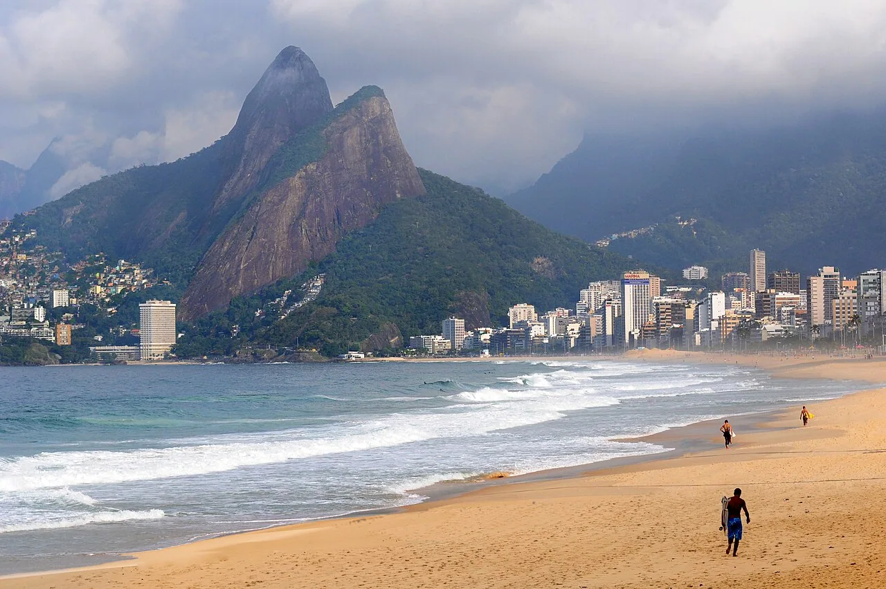 Playa de Ipanema y Dois Irmãos